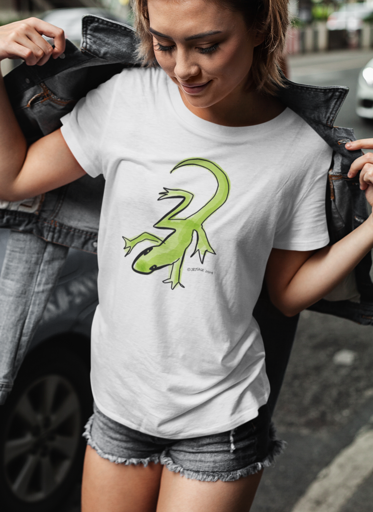 Lounge Lizard T-shirt - young woman wears a Vegan cotton gecko design t-shirts by Hector and Bone